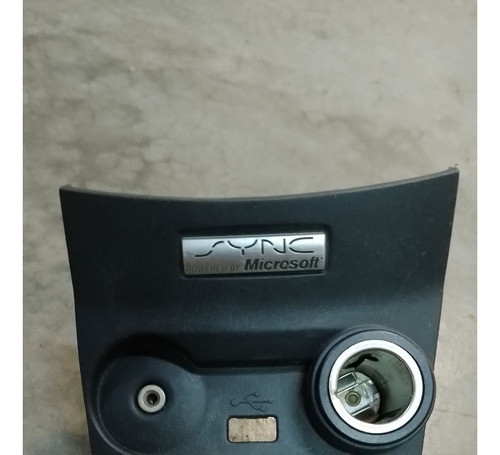 (ae83-19c149-b) Tapa Enchufe Entrada Aux Sync Ford Fiesta 1