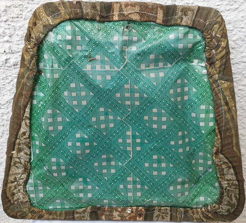 Asiento De Silla Forrado En Verde. 1