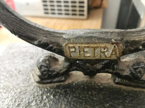 Plancha Antigua De Hierro A Carbón Marca Pietra 1