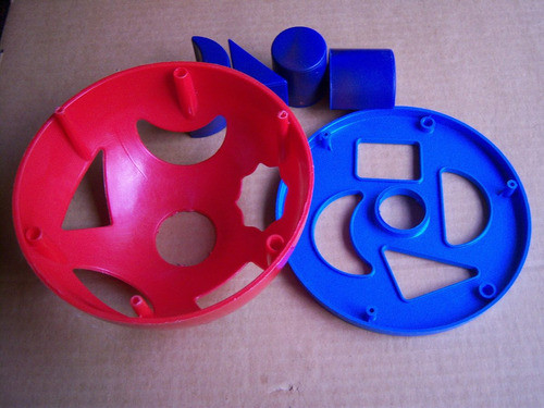 Juego Didáctico . Plástico : 4 Piezas + Recipiente 1