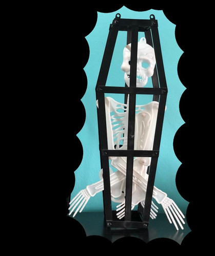 Ataud Con Esqueleto 90cm. Decor. Halloween Chirimbolos 1