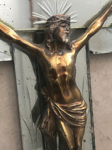 Crucifijo De Broce Sobre Cristal Espejado Cinselado A Mano 1