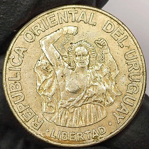 Uruguay 200 Nuevos Pesos 1980 Antigua Moneda Colección 1