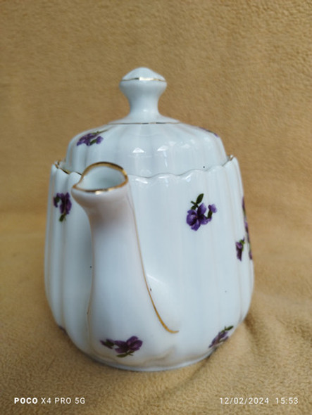 Bule De Chá, Marca Mauá, Branco E Detalhes Florais. Sem Uso. 1 Bule De Chá, Marca Mauá, Branco E Detalhes Florais. Sem Uso. 1