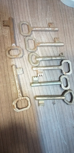 Antiguo Lote De 8 Llaves De Puerta 1