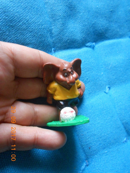 Kelloggs - Muñeco Melvin El Elefante - Jugador De Futbol 1