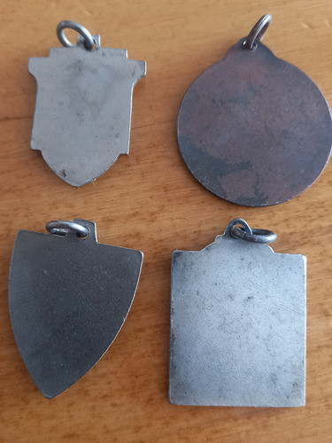 4 Medallas Antiguas De Autos Bolidos - Precio X Lote 1