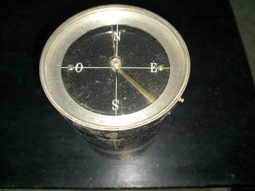 Jefe De Personal Cruzado De Un Topógrafo Antiguo Con Vernier 0