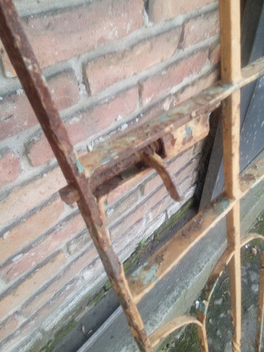 Porton De Rejas Antiguo, Con Pasador Retractil 1