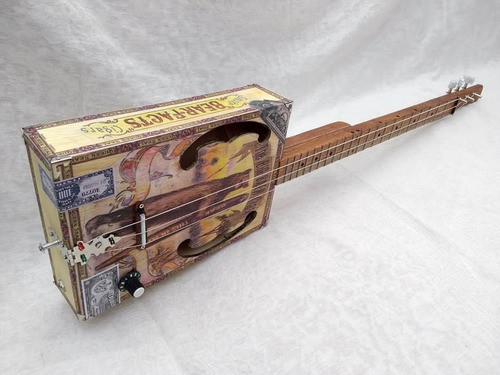 Cigar Box Guitar Bear Facts 3cordas 1