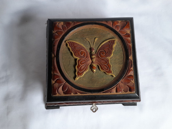 Antiguo Cofre Alhajero De Madera Tallada, Con Mariposa 1