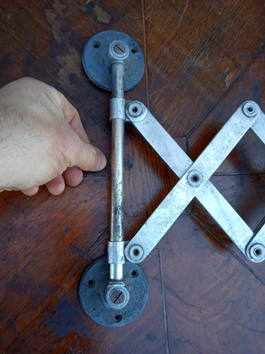 Antiguo Soporte Tijera De Pared En Aluminio Duro 1