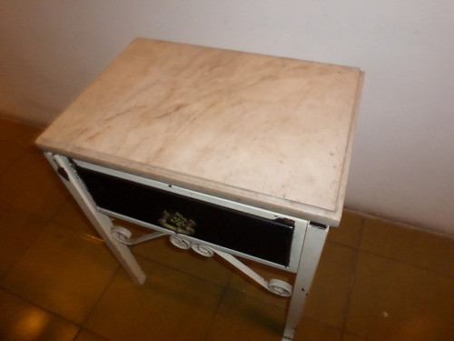 Mesa De Hierro Con Tapa De Marmol 1