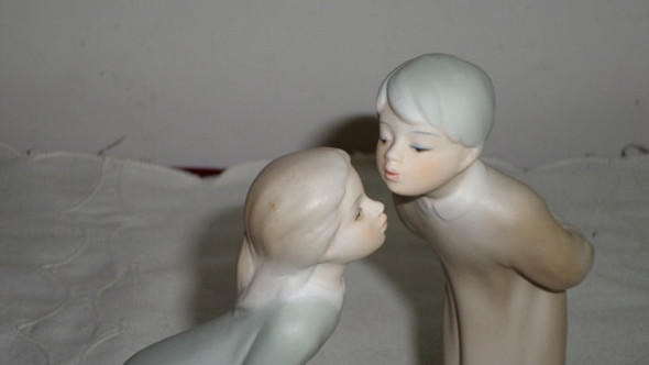 Antigua Figura Porcelana Est Lladro Niños Besandose 0 Antigua Figura Porcelana Est Lladro Niños Besandose 0