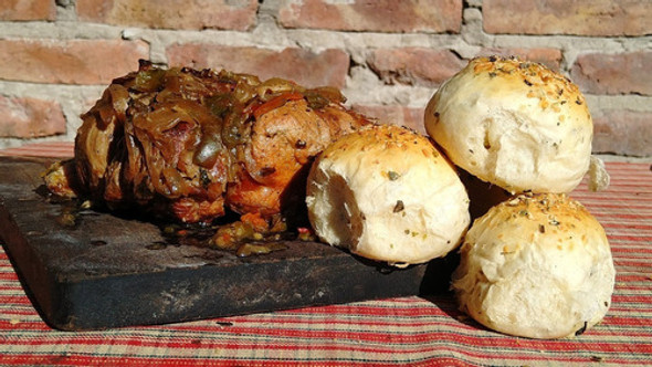 Bondiola Braseada 20 Personas + Pancitos + Salsas A Elección 1