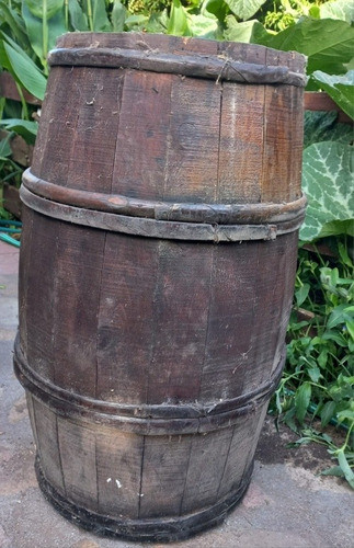 Antiguo Barril De Madera 0