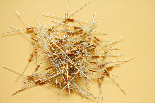 Carbono De 3,3 Ohm De 100 Piezas De Cine 5% 1/4w Resistor 1
