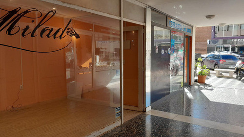 Venta Y Alquiler Local Peninsula, Gorlero, Punta Del Este 0