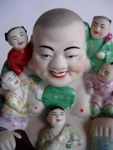 Antigua Figura De Porcelana Buda Sonriente Y 5 Niños Excelen 1
