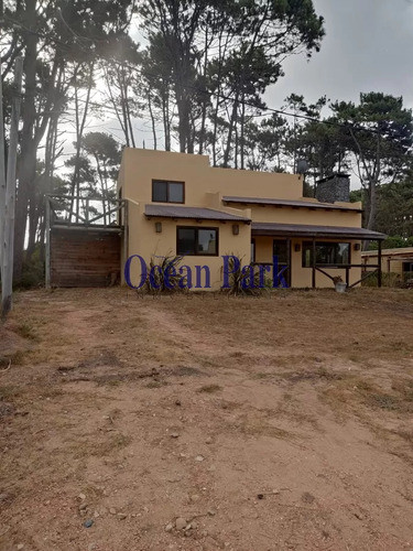 Venta - Amplios Ambientes, Proxima Al Mar 1