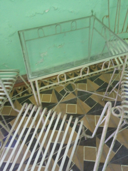 Juego De Jardín En Hierro Antiguo Se Muestra Sin Compromiso 1