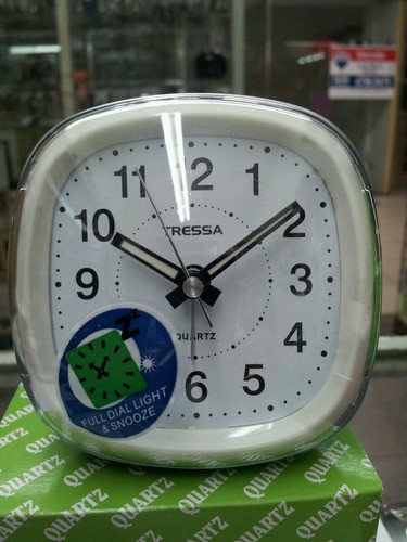 Reloj Despertador Tressa Tdd 811 Blanco Con Gris Led Verde 1