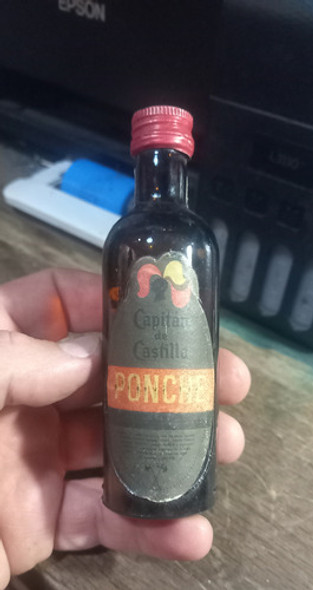 Botellita Antigua Miniatura Ponche Capitan De Castilla 50cm3 0