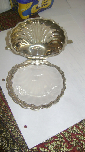 Mantequera Dulcera Metal Plateado Y Vidrio Opaco Forma Ostra 0