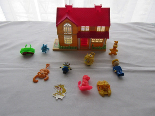 Casita Plástica Con 9 Muñequitos Variados, Muy Buen Estado!! 0
