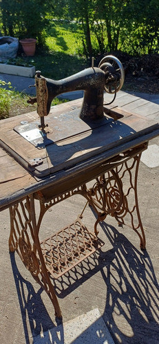 Maquina De Coser Singer A Pedal Con Base D Hierro 1