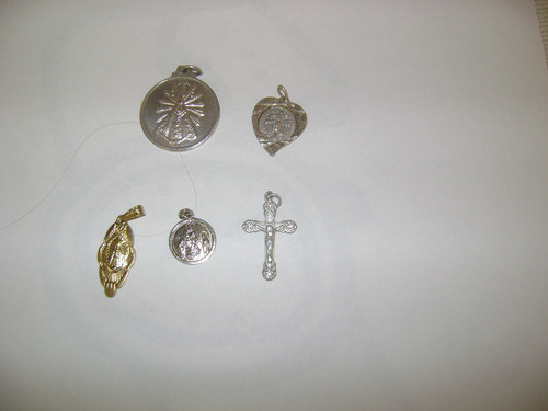 5 Medallas Religiosas Virgen Lujan , Crucifijo Cristo Alpaca 0