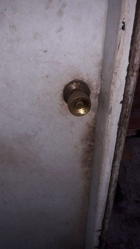 Puerta Madera Con Marco Con Detalles En El Enchapado 0