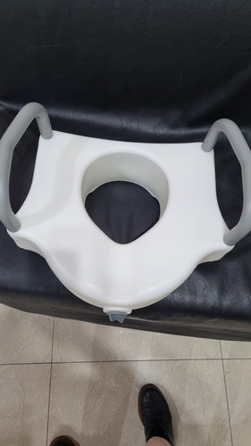 Elevador De Hinodoro Con Manija Marca Ledesma De Plastico 0