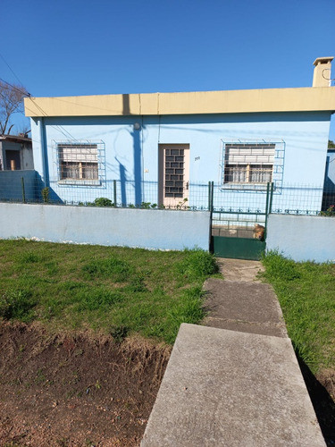 Casa De 2 Dormitorios Y 1 Baño. Con Posibilidades De Cochera 0