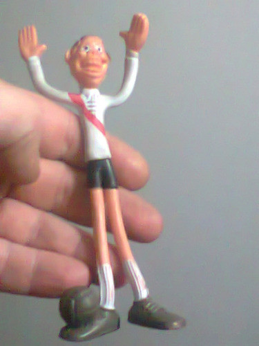 Muñeco Mascota Hincha River Goma Bendable + Calco Futbol Kxz 1