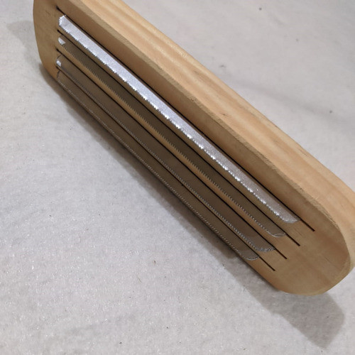 Raspadeira De Serrinha Cabo D Madeira Para O Pelo Do Animal 1