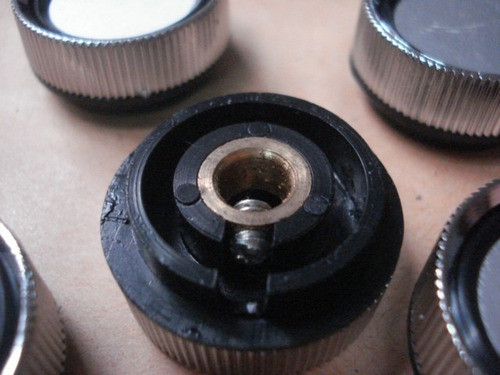 Perilla Cromadas De  Plástico Vintage Radio A 1960 5 1