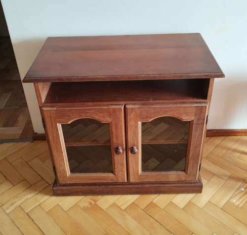 Mesa De Algarrobo Para Tv, Puertas Vidriadas Y Estantes. 0