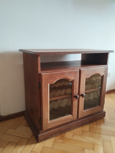 Mesa De Algarrobo Para Tv, Puertas Vidriadas Y Estantes. 1