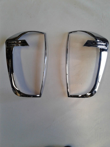 Cubre Faros Traseros Maxliner Plástico Nissan Np300 Cromado 1