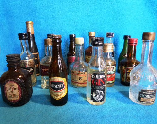 Lote 15 Botellitas De Licor A Escala Antiguas De Colección 0