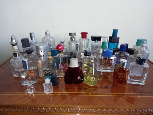 Antiguo Lote 40 Frascos De Perfume Usados 0