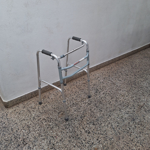 Andador Regulable Plegable Aluminio Ultraliviano 0