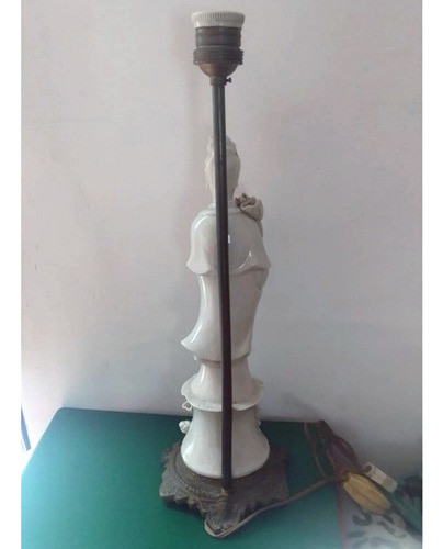 Lámpara De Mesa. Figura De Mujer China. Porcelana  Blanca. 1