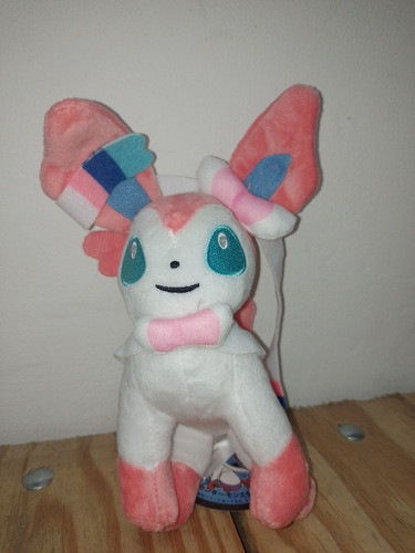 Pelúcia Pokémon Eevee Evoluções Sylveon Colecionador Fofo 1