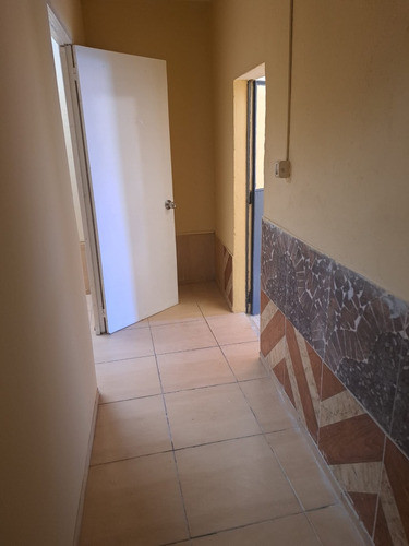 Casa 2 Dormitorios/patio Lugar Para Auto 1