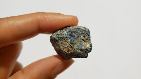 Apatita Azul Bruta Natural 8 Gramas - Universo 22 0