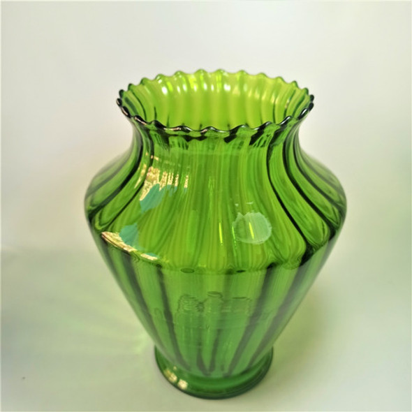 Hermoso Florero Antiguo En Vidrio Verde. 1