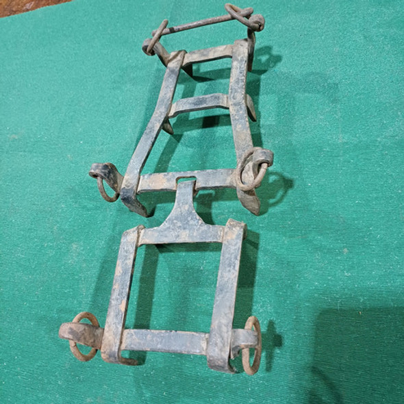 Antiguo  Par De Grampones 1