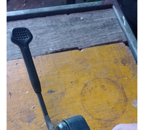 Cerradura Retén Respaldo Asiento Trasero Ford Escort 97/01 1